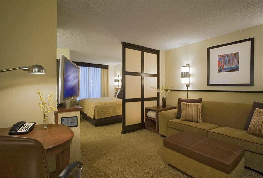 Hyatt Place Dallas Park Central Kültér fotó